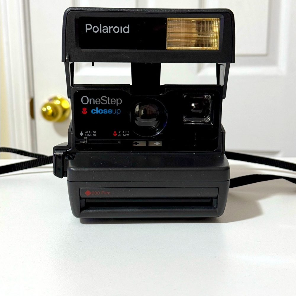 Vintage Polaroid OneStep Instant Camera w/ 1 Pk of 600 Film